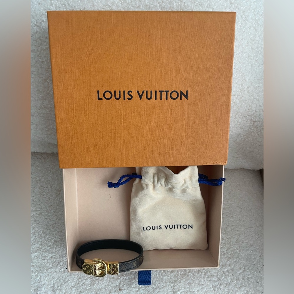 Louis Vuitton Fasten Your LV Bracelet